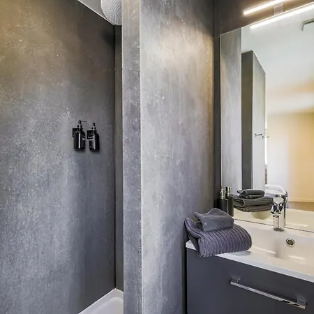 Le Grenette, Terrasse, Garage, Dernier Etage, Climatisation Appartement *